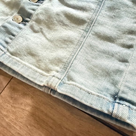 American Eagle | Size 00 | Light Wash Button-Front Denim Skirt - Picture 6 of 10
